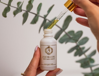 Parfumovaná starostlivosť o pokožku – ako si vytvoriť každodenný rituál s obľúbenou vôňou?