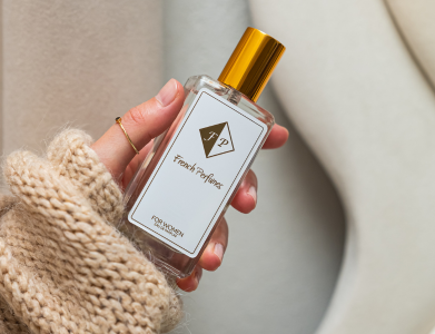 Recenzia parfému Carolina Herrera La Bomba – exotická sladkosť, kvety a ženský charakter